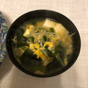 もやしとニラの中華風かき玉スープ。